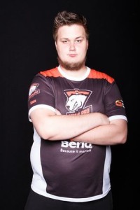 294px-Snax_at_Dreamhack_Valencia_2015