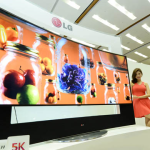 LG inova e lança TV 5K gigante